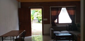 Living area - Intan Hotel Purwakarta (Purwakarta)