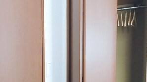 A partially open door with a visible handle and a metallic lock. - Nestay Suite Tokyo Shibuya (Tokyo)