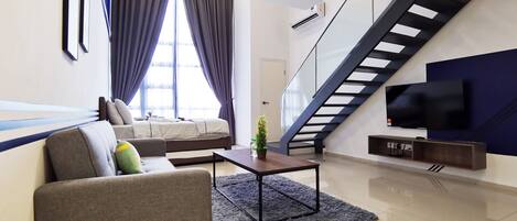 Comfort Studio | Living room | 50-inch flat-screen TV with cable channels, TV