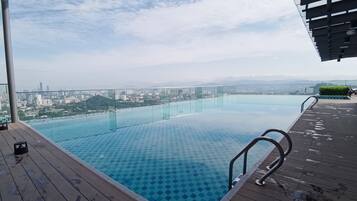 Kolam renang terbuka