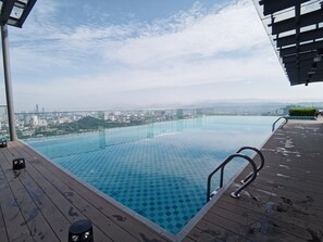 Outdoor pool - Ekocheras Serviced Apartment by Duke Homes (Kuala Lumpur)