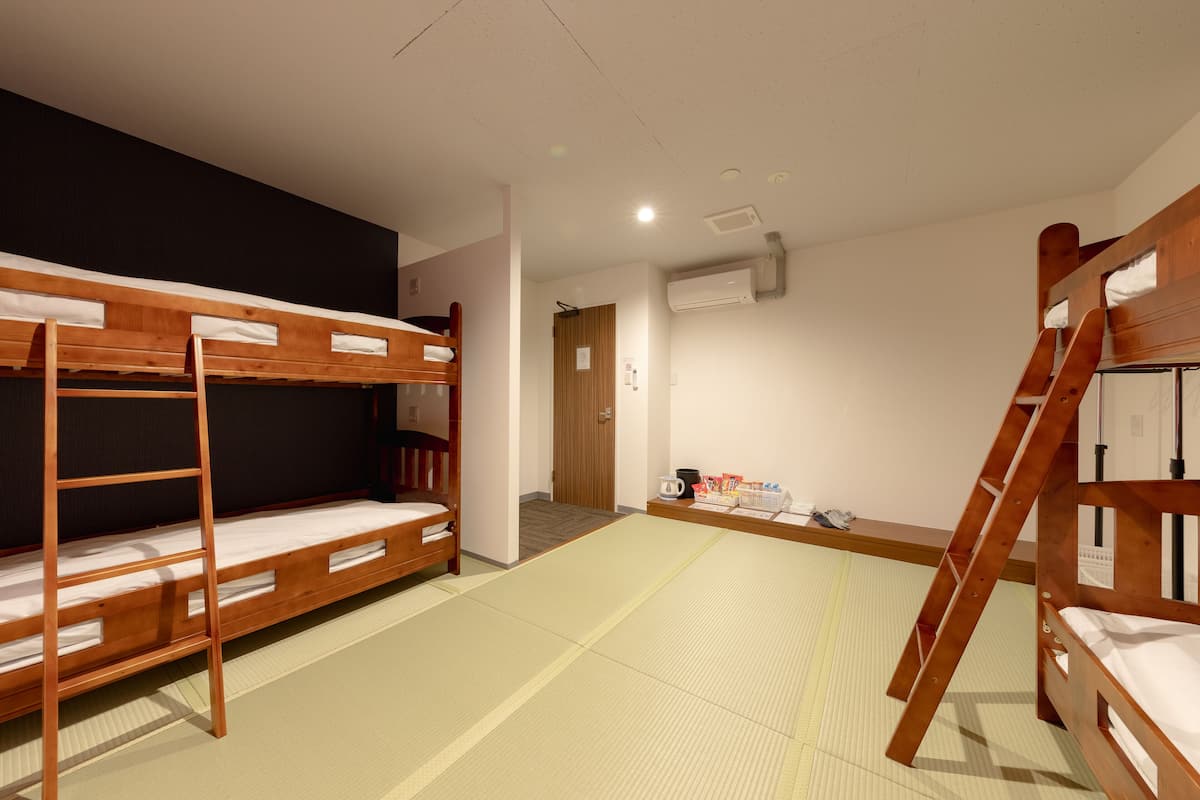 (標準個室) 4人部屋~心斎橋近く立地最高のゲストハウス Nikko INN #703 | 1 室のベッドルーム、WiFi (無料)