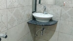 Bathroom - Namami Gange Paying Guest House (Pindra)