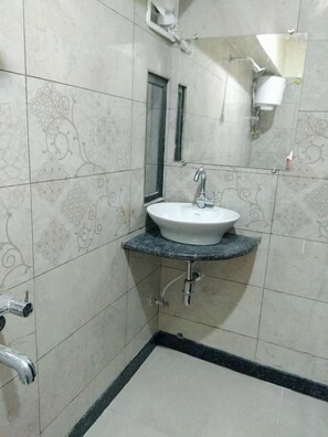 Bathroom - Namami Gange Paying Guest House (Pindra)