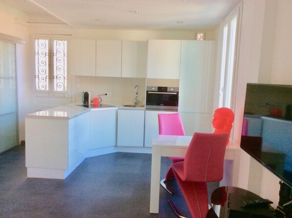 冰箱、微波炉、烤箱、洗碗机