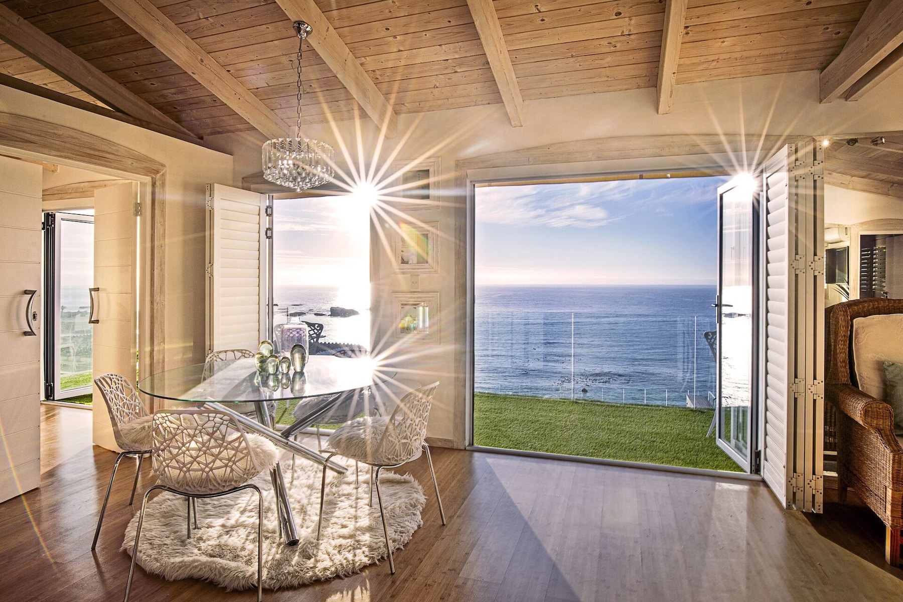 Luxury-Penthouse | Wohnzimmer | 55-Zoll-Fernseher mit Satellitenempfang, Netflix, Streaming-Dienste