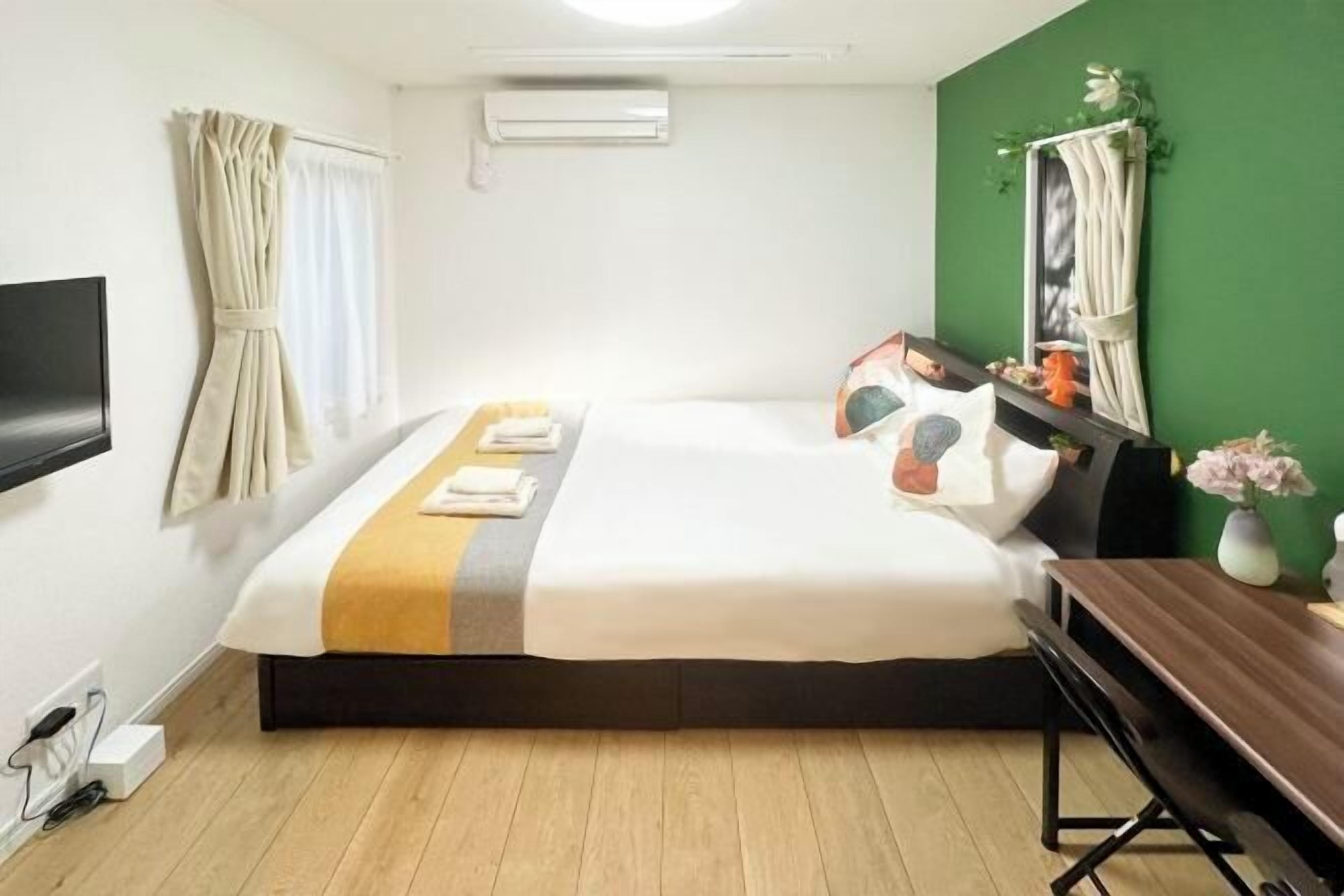 2 bedrooms, iron/ironing board, free WiFi