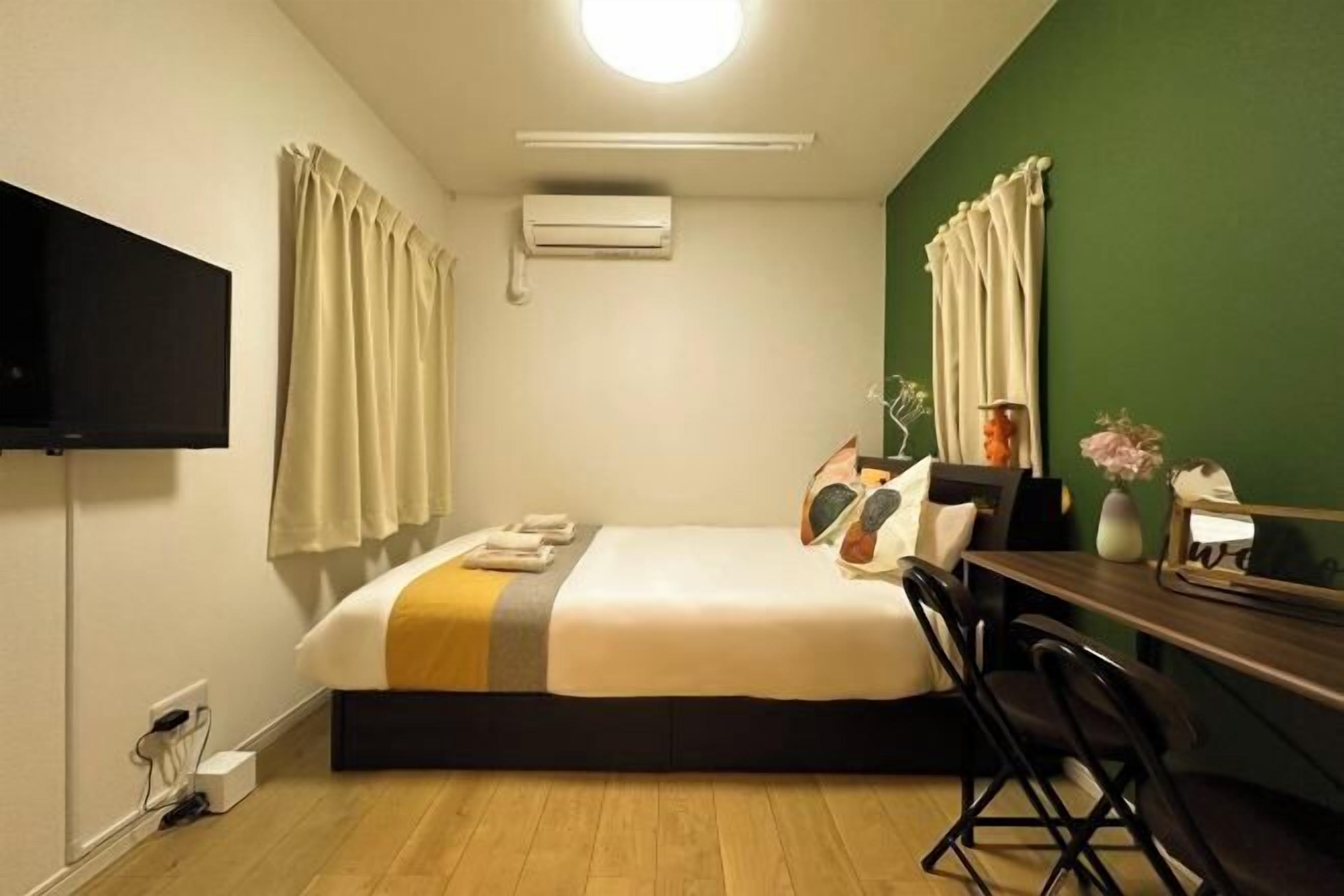 2 bedrooms, iron/ironing board, WiFi (free)