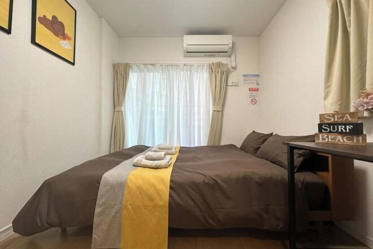 2 bedrooms, iron/ironing board, WiFi (free)