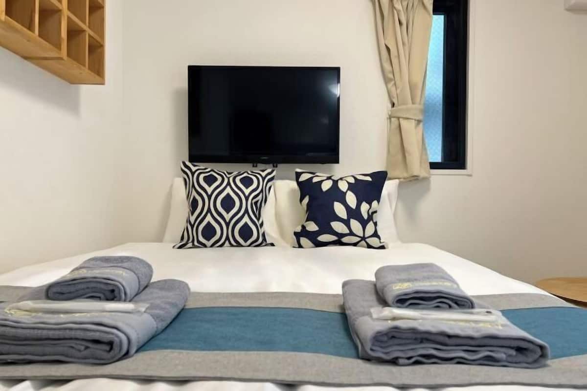 2 bedrooms, iron/ironing board, free WiFi