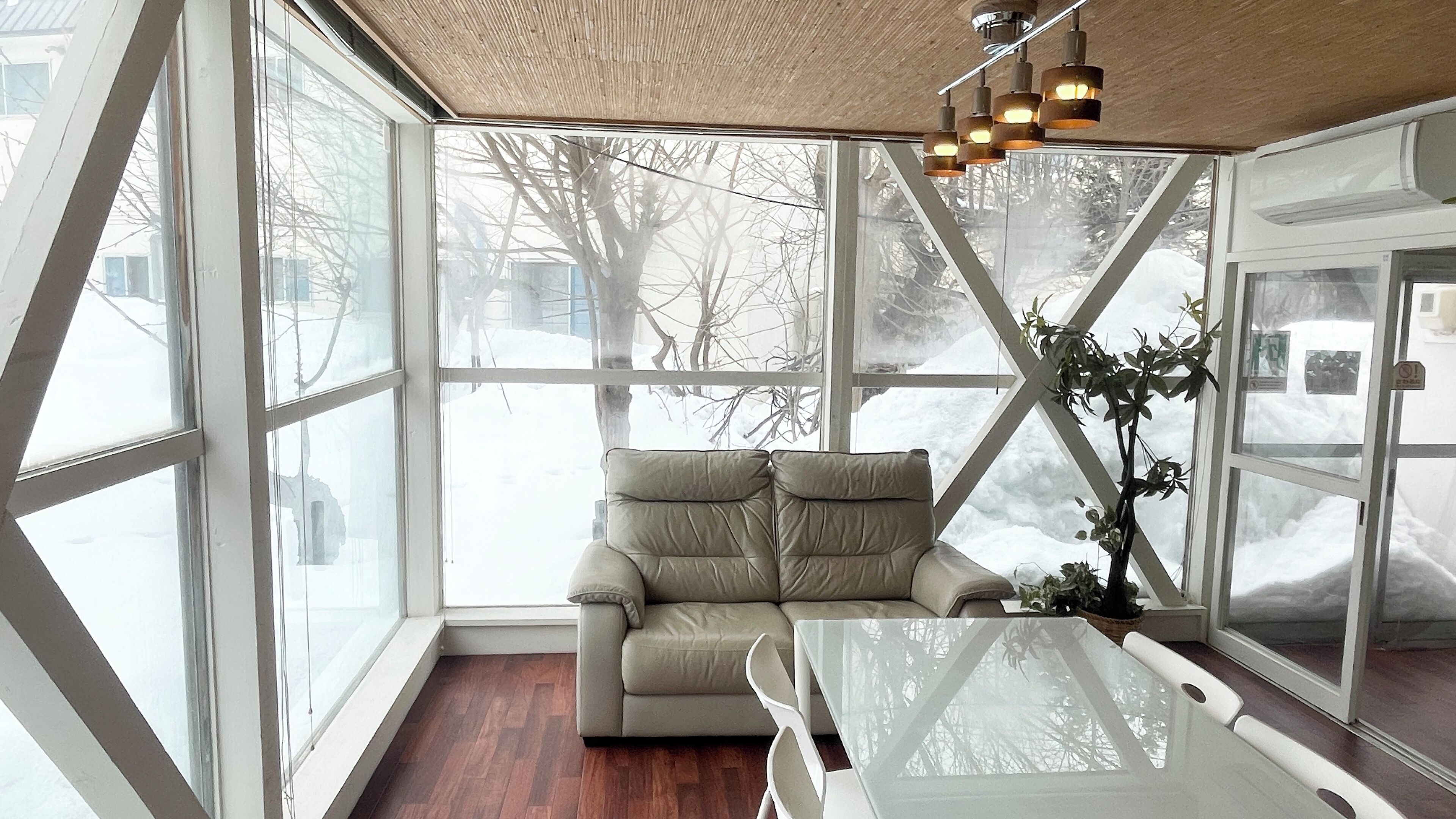 [Shin Hokkaido Style] Private Vacation Home | Living area | 42-inch flat-screen TV with cable channels, TV