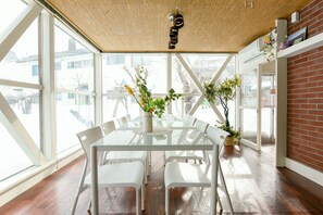 Rumah Keluarga (Private Vacation Home, Hokkaido Style) | 4 kamar tidur, meja kerja, dan ruang kerja ramah laptop