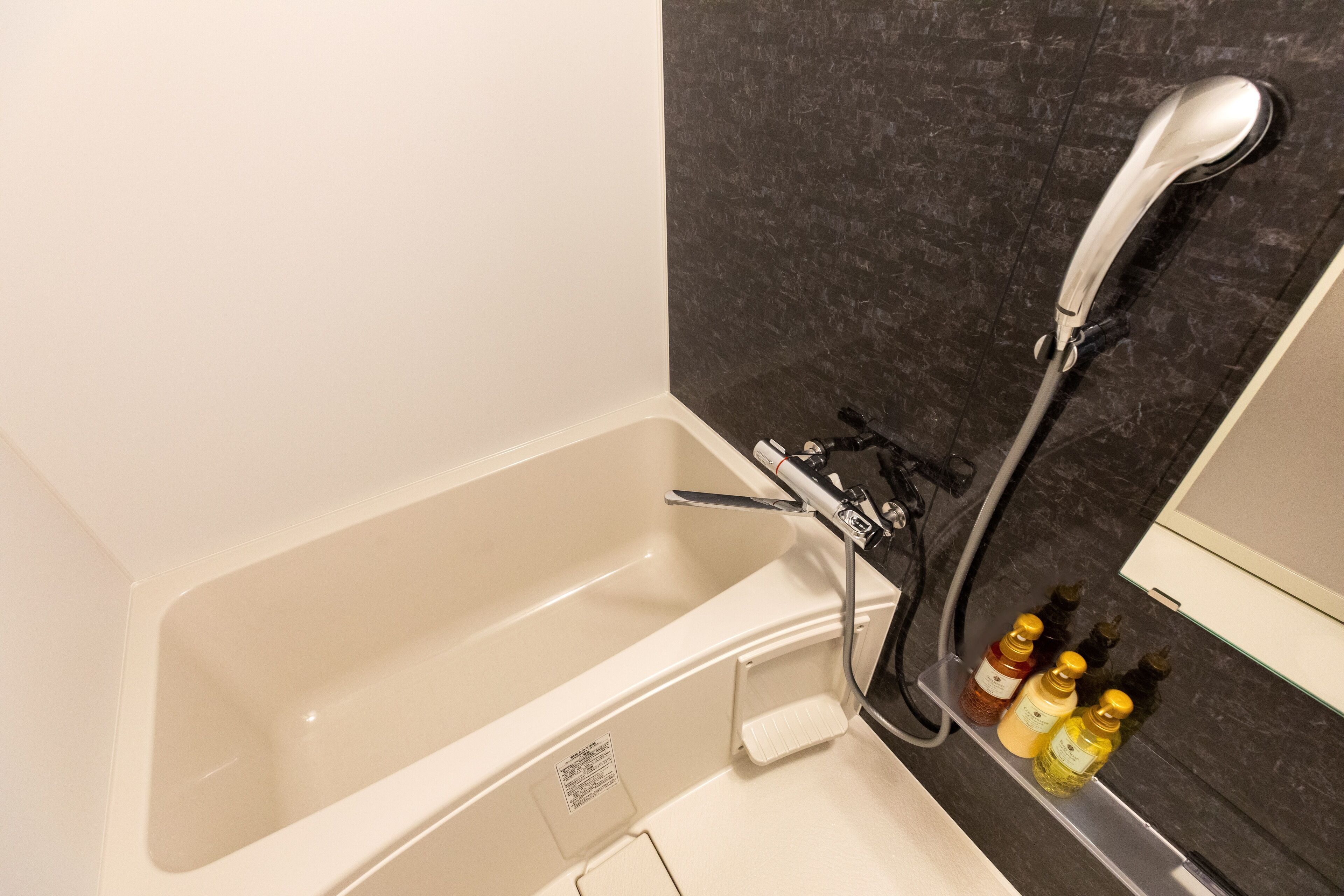standard twin room | bathroom | separate bathtub and shower, deep-soaking bathtub, free toiletries