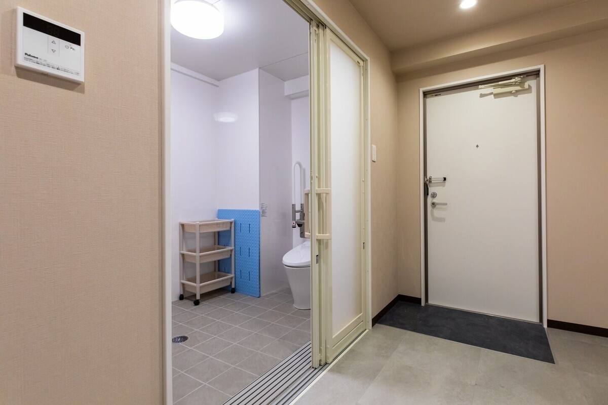 A hotel bathroom with a toilet, a shower, and a sink.