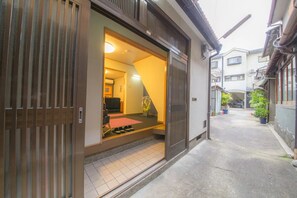 Property entrance - Aya Guest House (Kyoto)