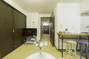 Appartement (Nestay Suite Tokyo Tabata 03) | Coin séjour | Télévision à écran plat
