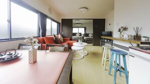 Căn hộ (Nestay Suite Tokyo Tabata 03) | Khu phòng khách | TV màn hình phẳng 