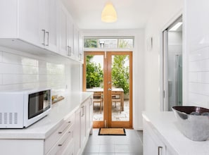 Cottage | Private kitchen | Fridge, microwave, oven, stovetop