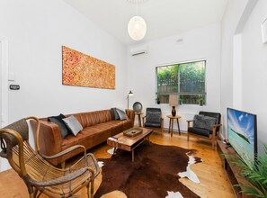 Interior - Fawkners Nest (St Kilda)