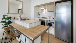 House | In-room dining - Harbourside (Hamilton)