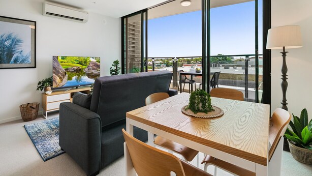 House | Living area | Flat-screen TV - Harbourside (Hamilton)