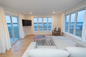 Smart TV - Private Oceanfront Retreat | Minutes to Surf | Unforgettable Sunsets (Lawrencetown)