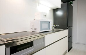 하우스 (Private Vacation) | 전용 간이 주방 | 냉장고, 전자레인지, 전기 주전자, 조리 도구/접시/주방 기구