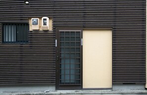 숙박 시설 입구