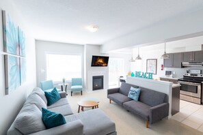 Smart TV, fireplace