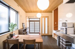 منزل (Private Vacation) | تناول الطعام داخل الغرفة