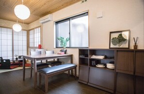 Private Vacation Home | In-room dining - Oborotsuki (Kyoto)
