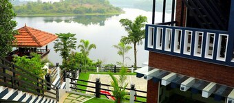 Casa Lake View Resort