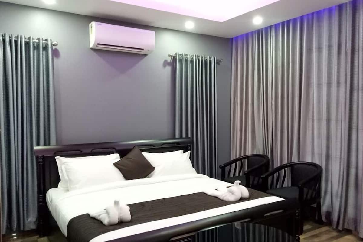 华丽客房, 湖景 (Non AC) | 客房内保险箱、免费 WiFi、床单