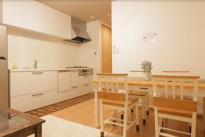 Private Vacation Home | In-room dining