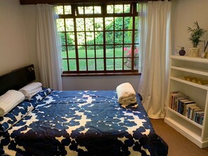 1 bedroom, iron/ironing board, WiFi, bed sheets - Retreat on 5th - the quiet side of Melville (Johannesburg)