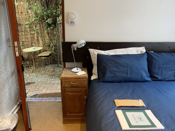 1 bedroom, iron/ironing board, WiFi, bed sheets - Retreat on 5th - the quiet side of Melville (Johannesburg)