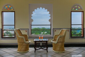 Lobby sitting area - Aaram Mahal By Pachar Group (Udaipur)