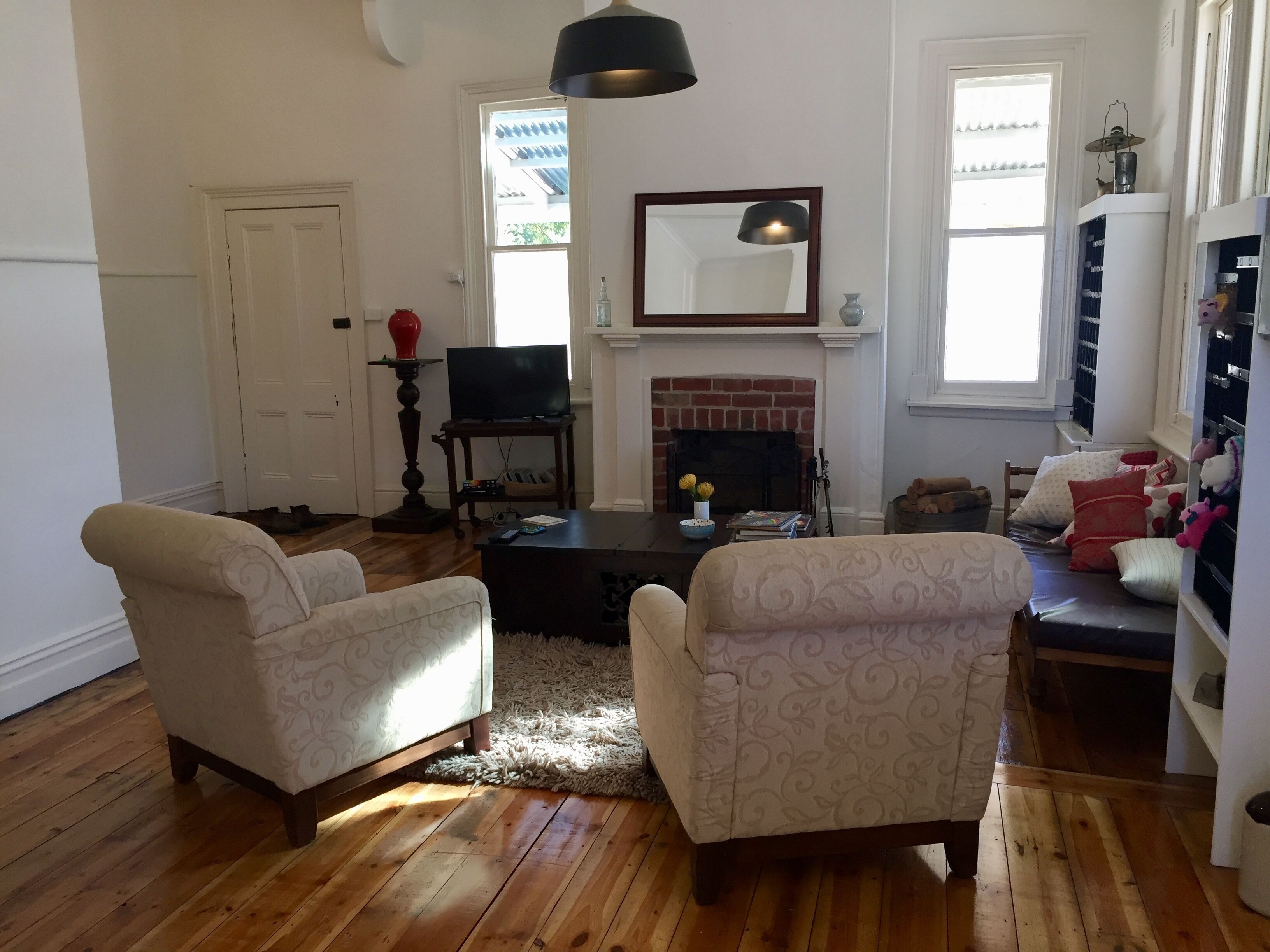 TV, fireplace, DVD player, books