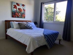 3 Schlafzimmer, Schreibtisch, Bügeleisen/Bügelbrett, Bettwäsche