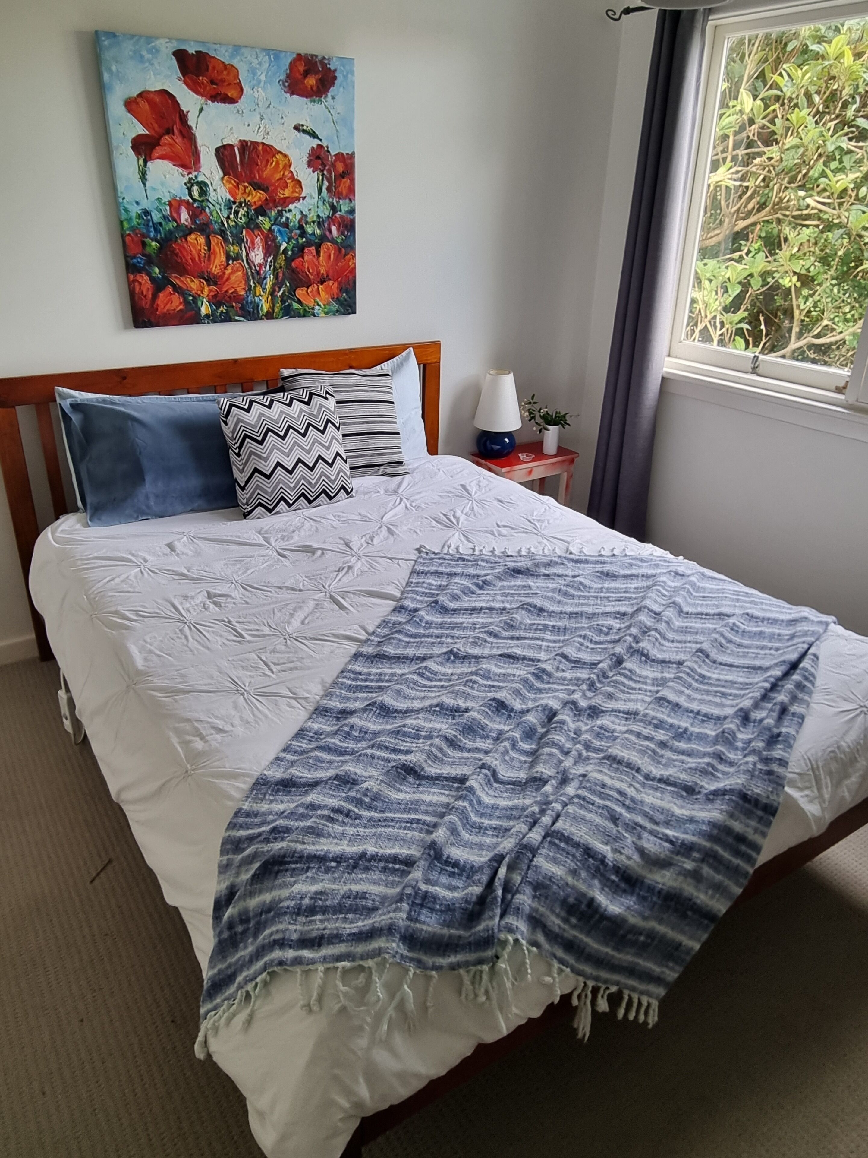 3 bedrooms, desk, iron/ironing board, bed sheets