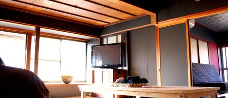 Private Vacation Home | Living room | Flat-screen TV