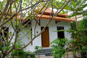 Deluxe Double Room | Free WiFi - The Satu Stay Kayen (Depok)