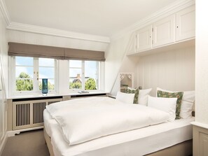 3 bedrooms, iron/ironing board, travel crib, WiFi