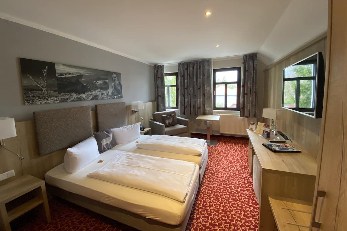 Standard Double Room | Bar mini, peti besi dalam bilik, langsir/tirai gelap terus 