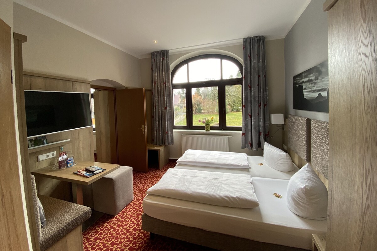 Minibar, in-room safe, blackout curtains, free WiFi