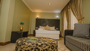 Deluxe Double Room | Premium bedding, desk, soundproofing, iron/ironing board - Panone Hotel King'Ori (Arusha)