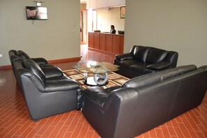Lobby sitting area - Panone Hotel King'Ori (Arusha)