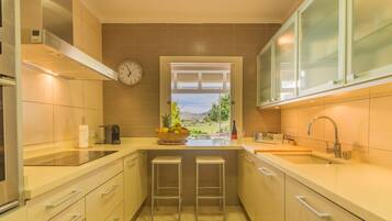 House, 3 Bedrooms, Smoking, Patio | Interior