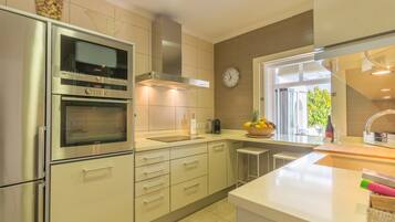 House, 3 Bedrooms, Smoking, Patio | Interior