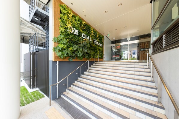 Interior entrance - JR-East Hotel Mets Yokohama (Yokohama)